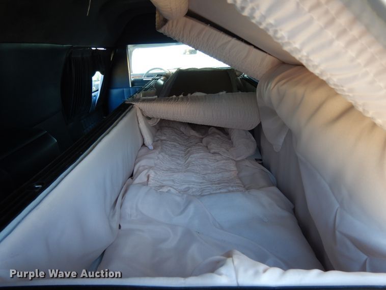 image for item DJ8229 1994 Lincoln Town Car hearse