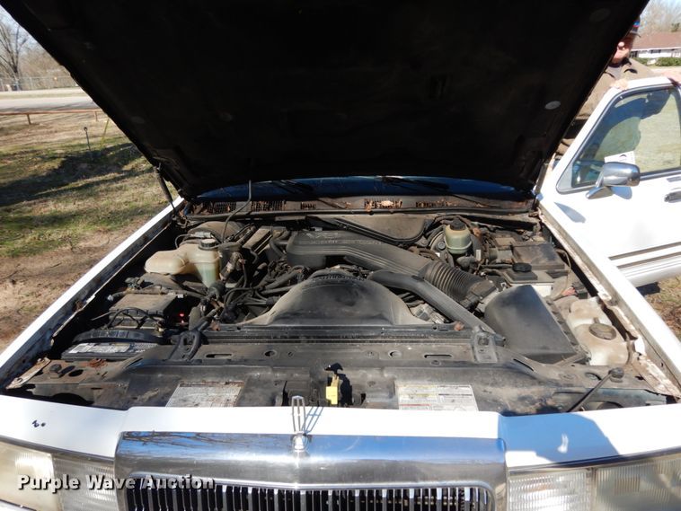 image for item DJ8229 1994 Lincoln Town Car hearse