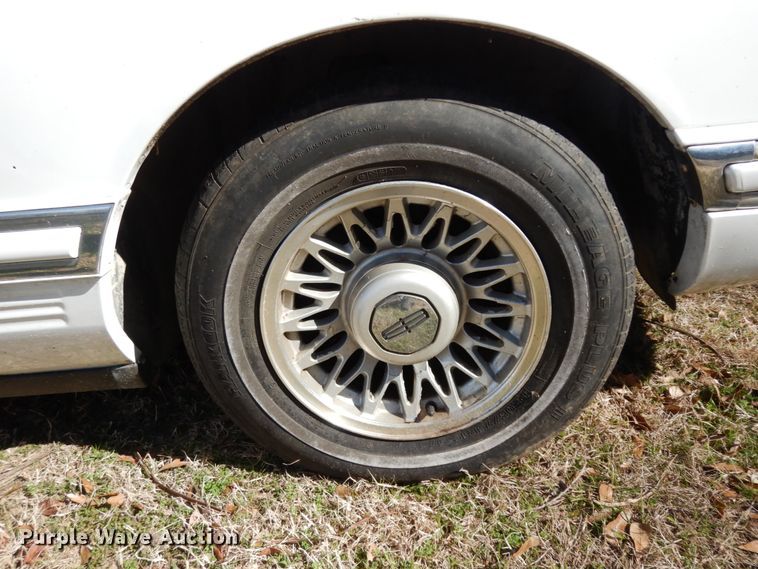 image for item DJ8229 1994 Lincoln Town Car hearse