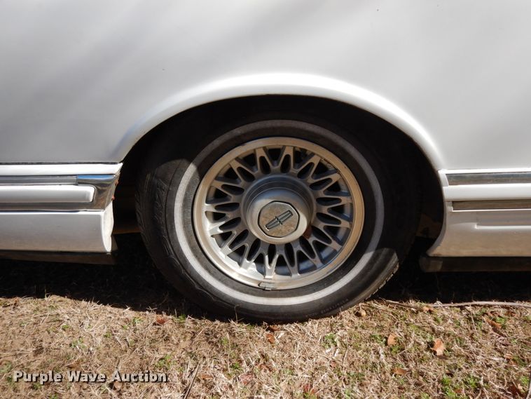 image for item DJ8229 1994 Lincoln Town Car hearse