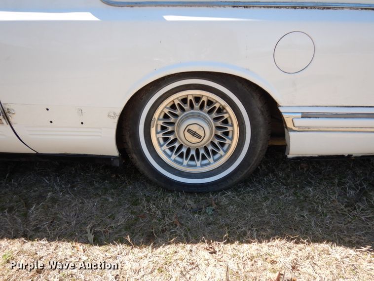 image for item DJ8229 1994 Lincoln Town Car hearse