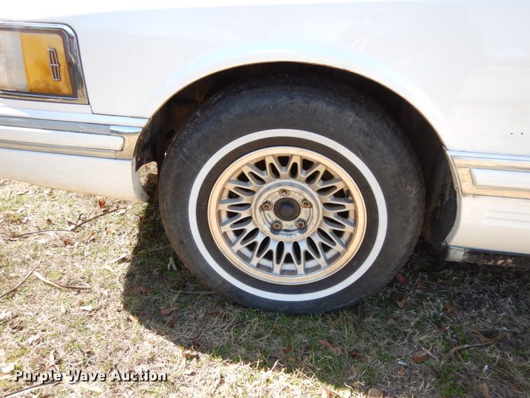 image for item DJ8229 1994 Lincoln Town Car hearse