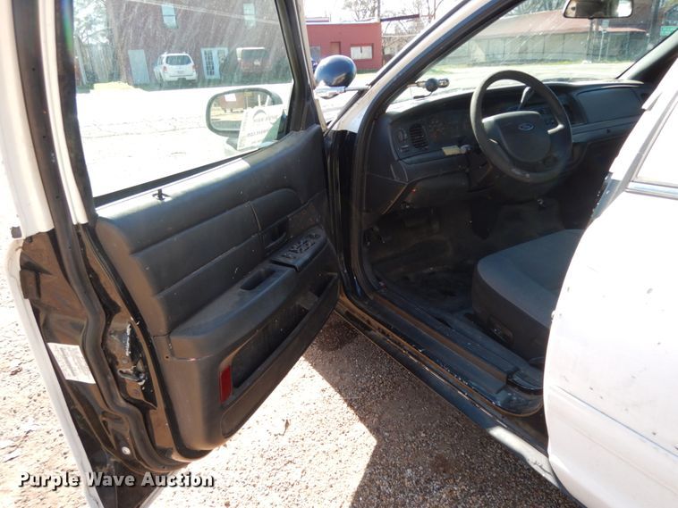 image for item DJ8230 2008 Ford Crown Victoria Police Interceptor