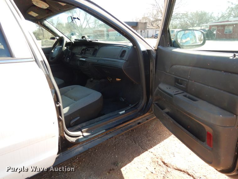 image for item DJ8230 2008 Ford Crown Victoria Police Interceptor