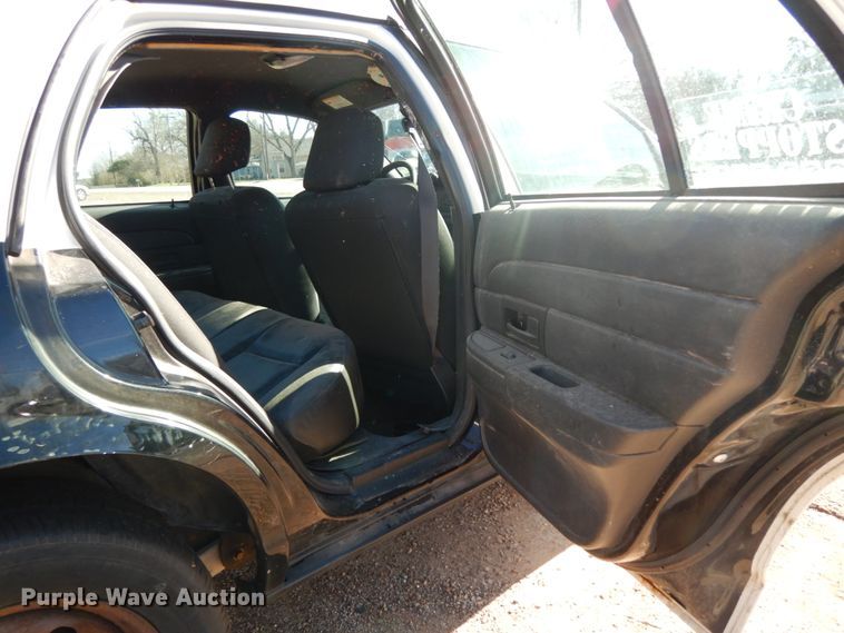 image for item DJ8230 2008 Ford Crown Victoria Police Interceptor