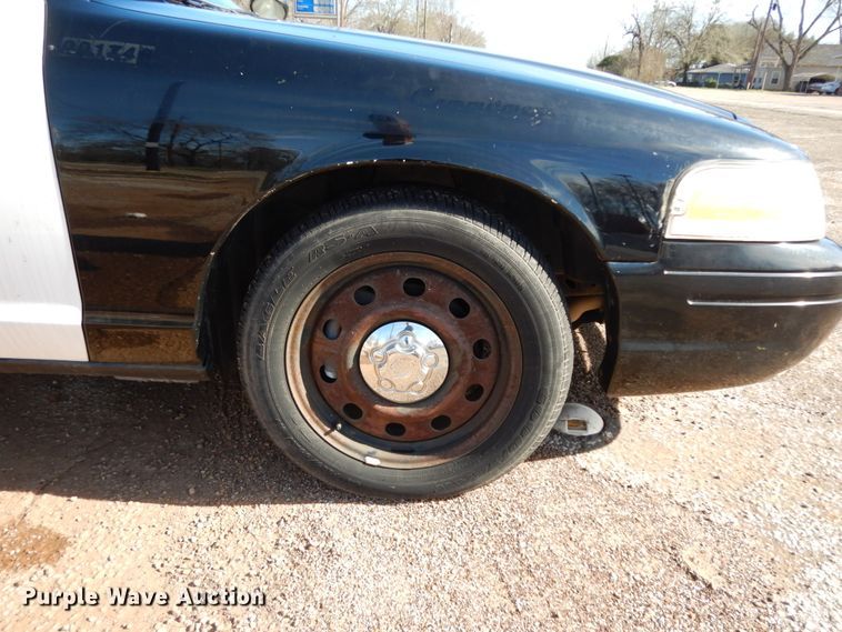 image for item DJ8230 2008 Ford Crown Victoria Police Interceptor