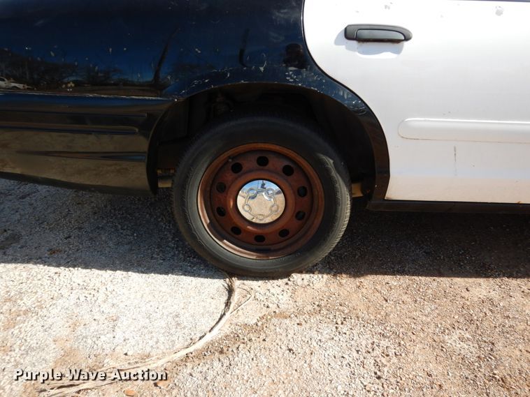 image for item DJ8230 2008 Ford Crown Victoria Police Interceptor