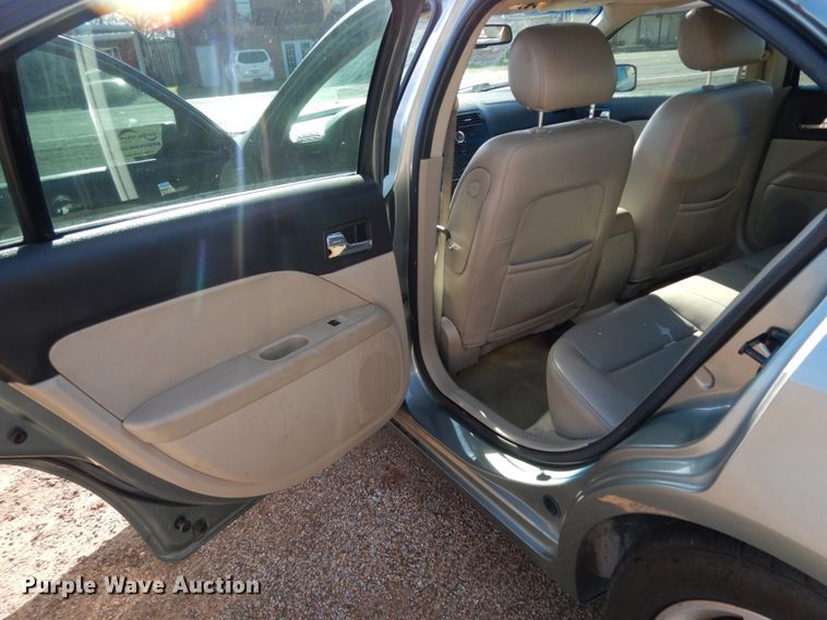 image for item DJ8231 2006 Ford Fusion
