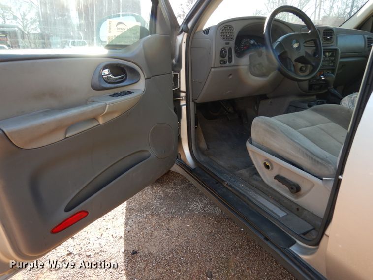 image for item DJ8232 2005 Chevrolet TrailBlazer  SUV