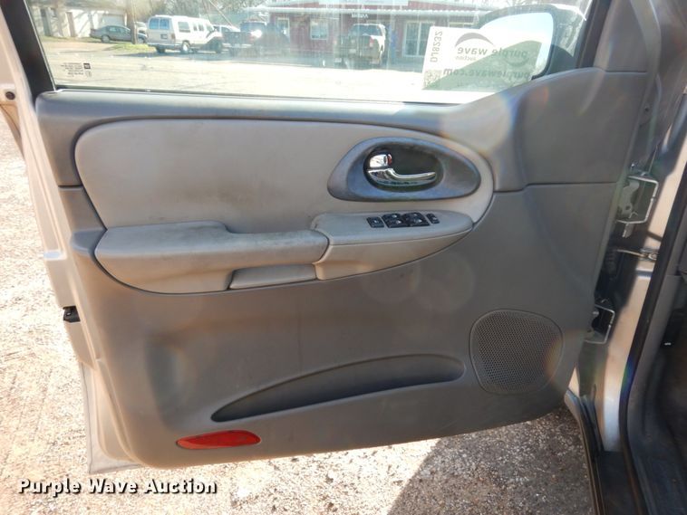 image for item DJ8232 2005 Chevrolet TrailBlazer  SUV