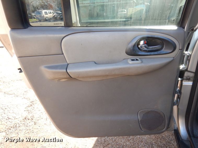 image for item DJ8232 2005 Chevrolet TrailBlazer  SUV