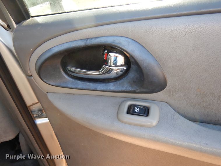 image for item DJ8232 2005 Chevrolet TrailBlazer  SUV