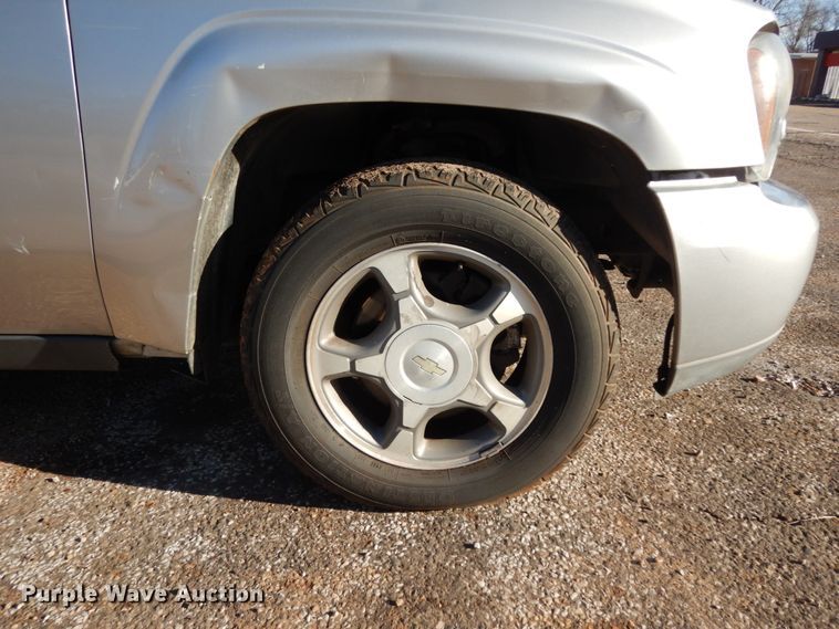 image for item DJ8232 2005 Chevrolet TrailBlazer  SUV