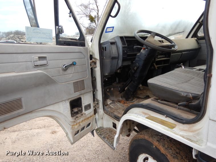 image for item DJ8236 1993 Isuzu NPR  box truck