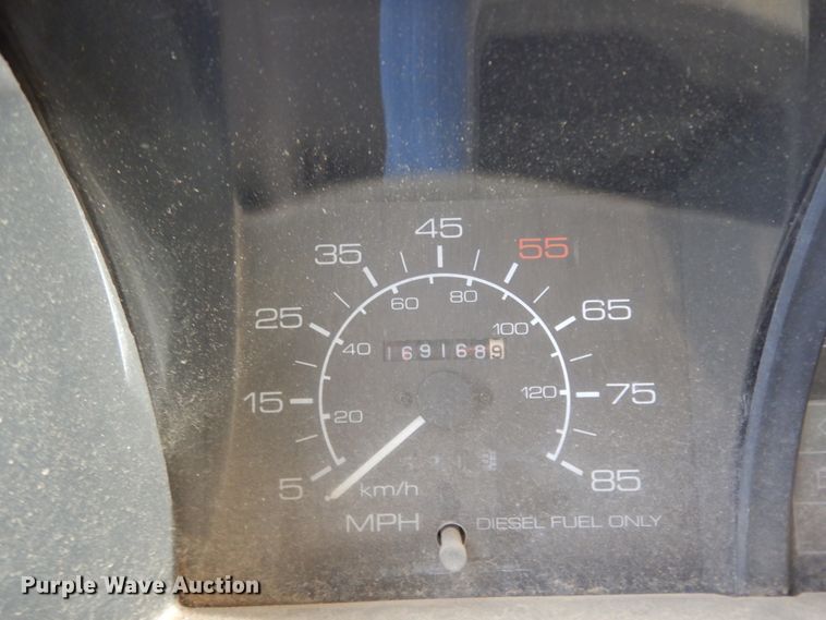 image for item DJ8236 1993 Isuzu NPR  box truck