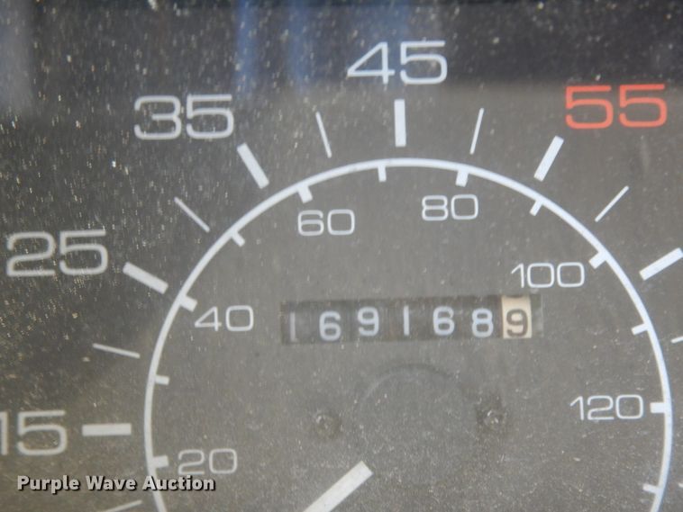 image for item DJ8236 1993 Isuzu NPR  box truck