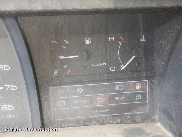 image for item DJ8236 1993 Isuzu NPR  box truck