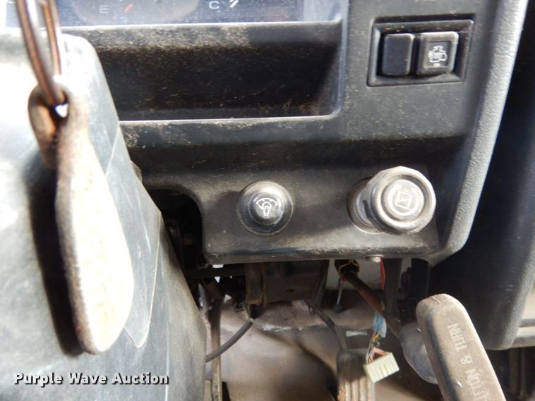 image for item DJ8236 1993 Isuzu NPR  box truck