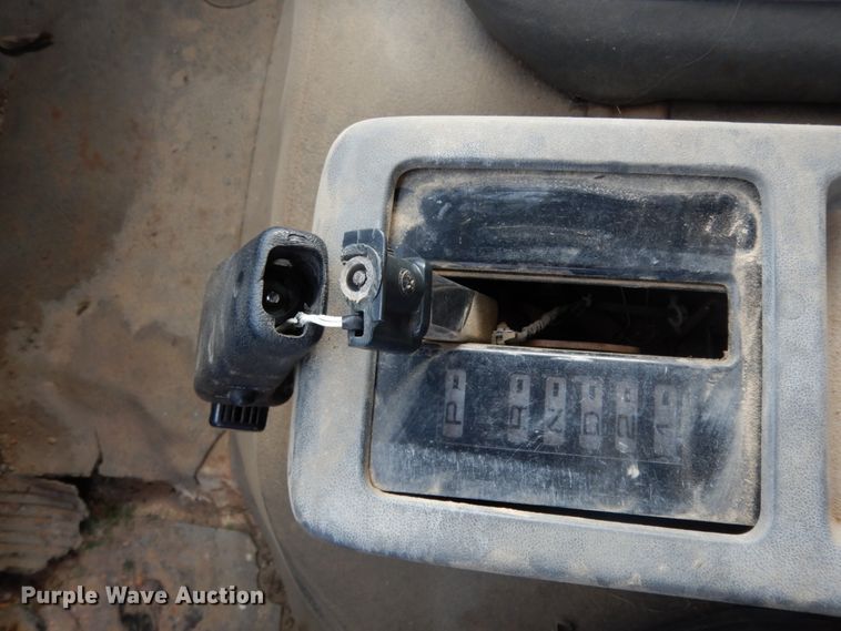 image for item DJ8236 1993 Isuzu NPR  box truck