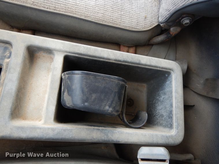 image for item DJ8236 1993 Isuzu NPR  box truck