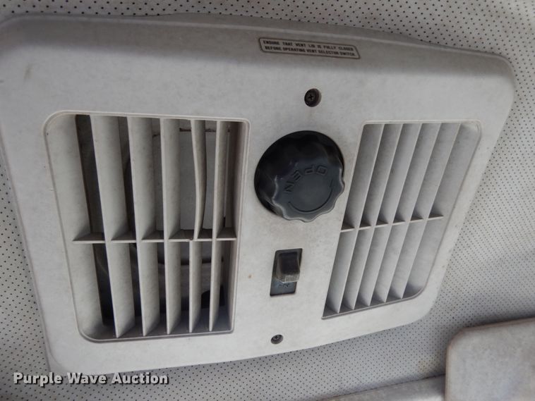 image for item DJ8236 1993 Isuzu NPR  box truck