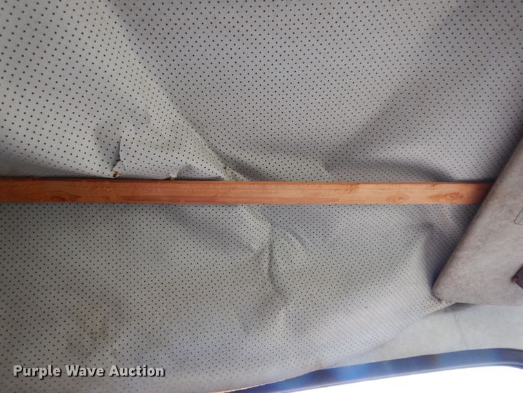 image for item DJ8236 1993 Isuzu NPR  box truck