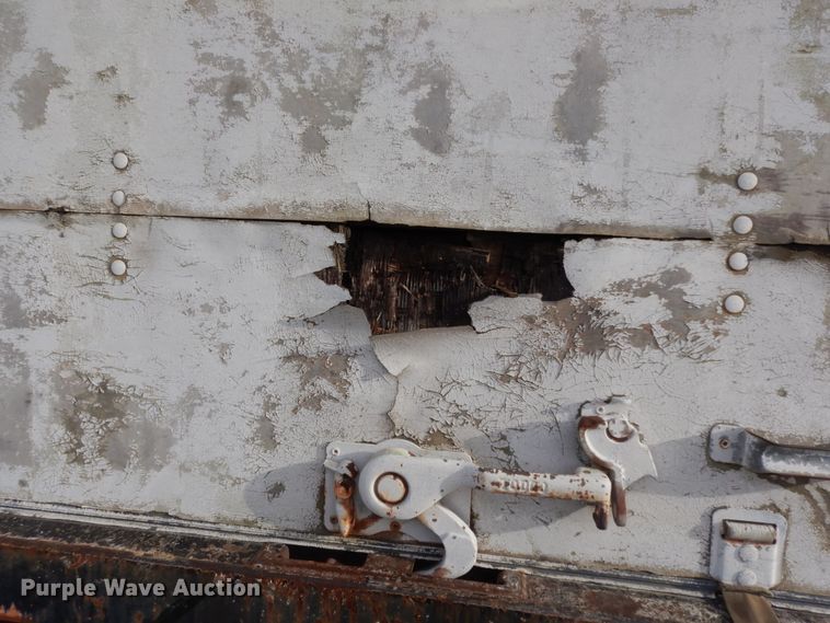 image for item DJ8236 1993 Isuzu NPR  box truck