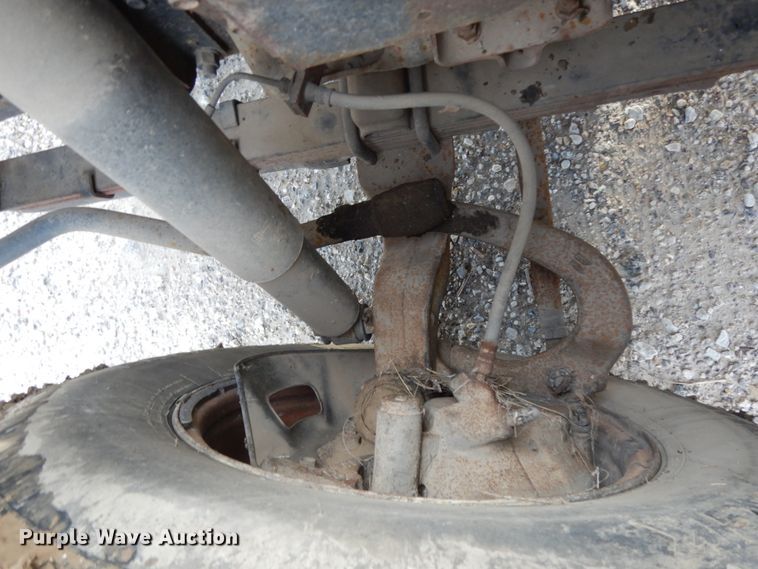 image for item DJ8236 1993 Isuzu NPR  box truck