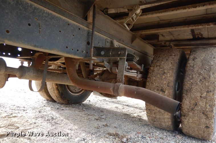 image for item DJ8236 1993 Isuzu NPR  box truck