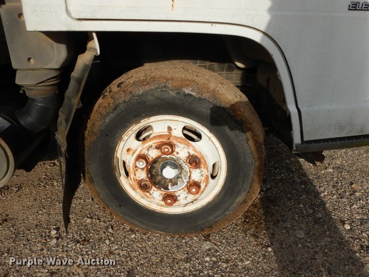 image for item DJ8236 1993 Isuzu NPR  box truck