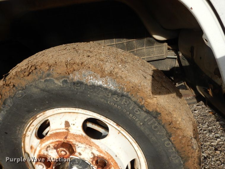 image for item DJ8236 1993 Isuzu NPR  box truck