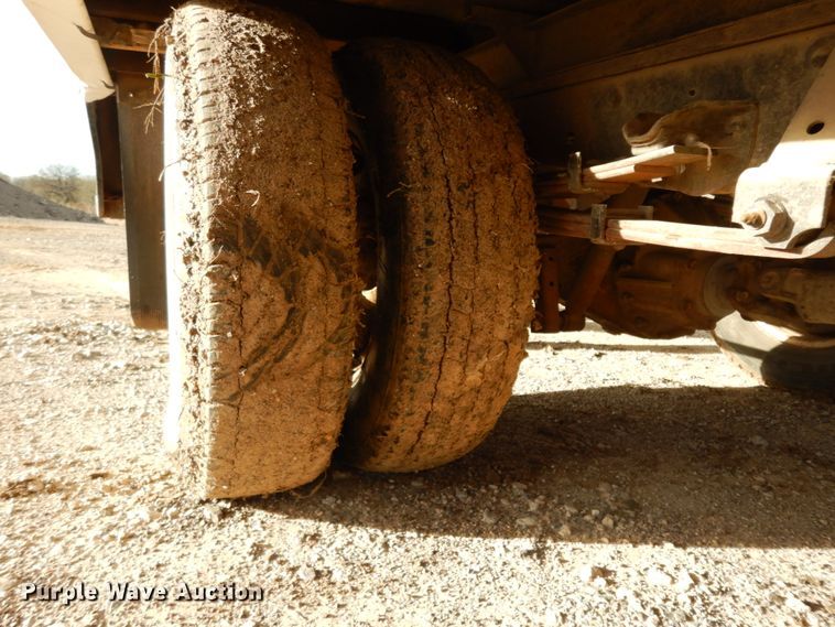 image for item DJ8236 1993 Isuzu NPR  box truck