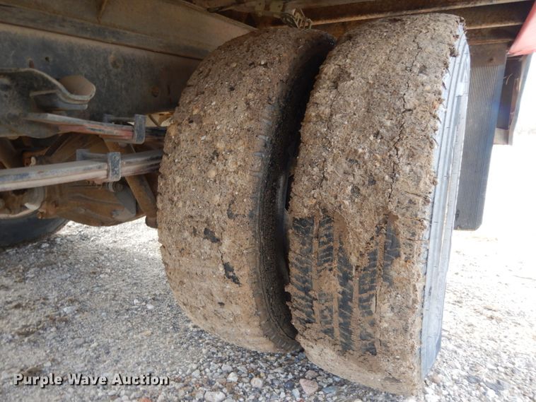 image for item DJ8236 1993 Isuzu NPR  box truck