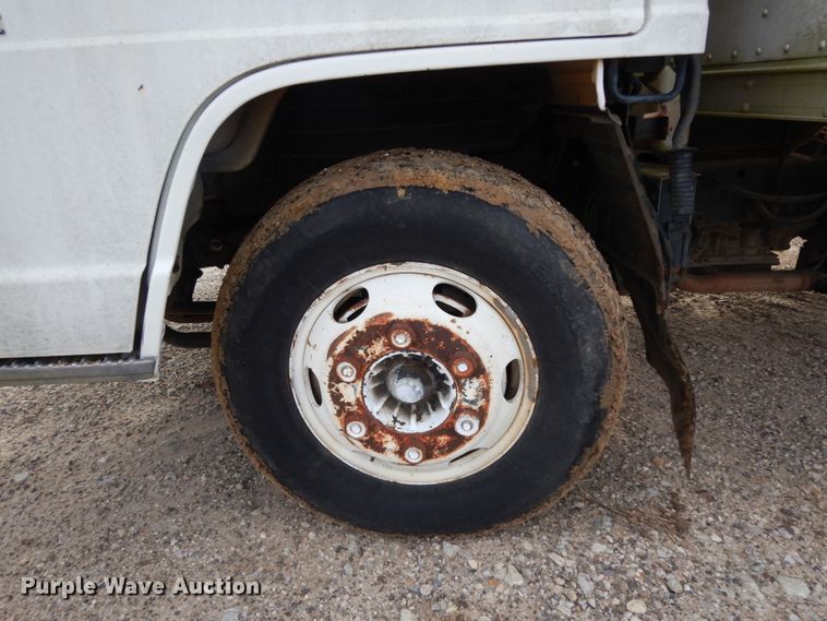 image for item DJ8236 1993 Isuzu NPR  box truck