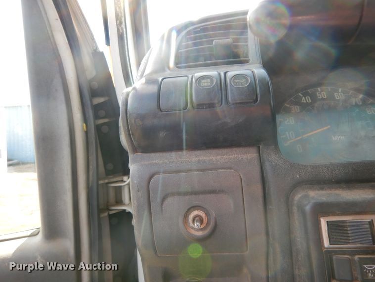 image for item DJ8246 2002 Isuzu NPR  dump truck