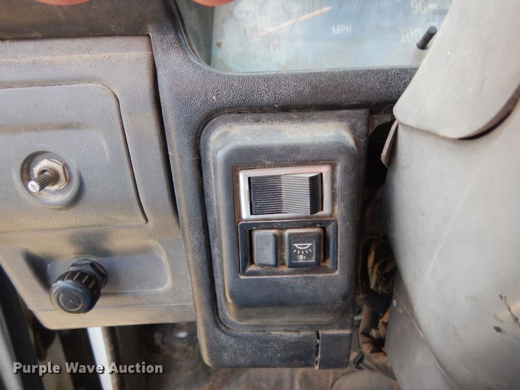 image for item DJ8246 2002 Isuzu NPR  dump truck