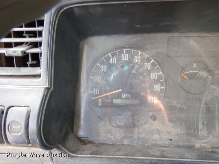 image for item DJ8246 2002 Isuzu NPR  dump truck