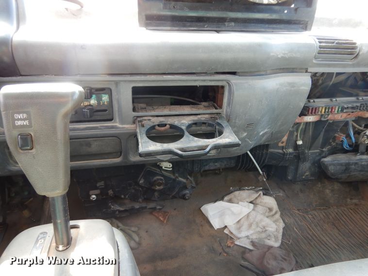 image for item DJ8246 2002 Isuzu NPR  dump truck