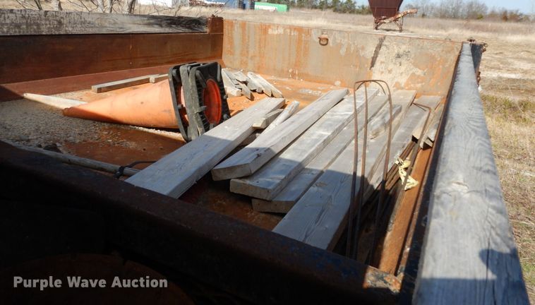 image for item DJ8246 2002 Isuzu NPR  dump truck