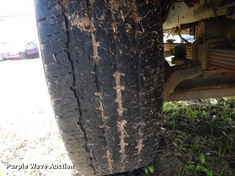 image for item DJ8246 2002 Isuzu NPR  dump truck