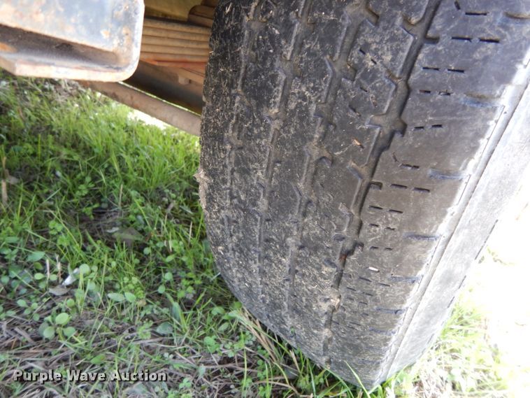 image for item DJ8246 2002 Isuzu NPR  dump truck