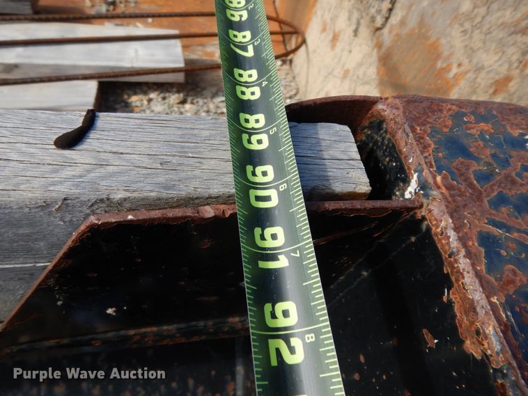 image for item DJ8246 2002 Isuzu NPR  dump truck