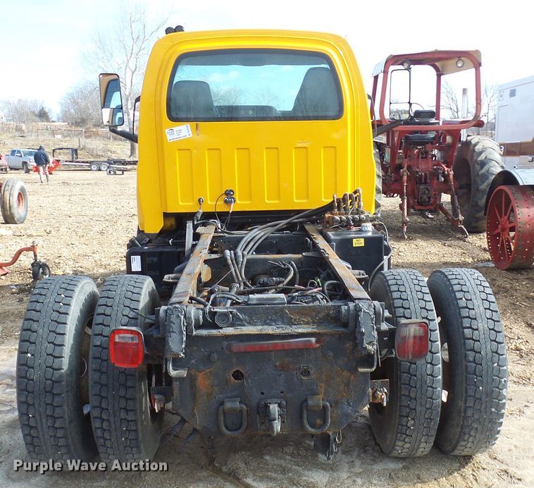 image for item DL0769 2004 GMC C7500  truck cab and chassis