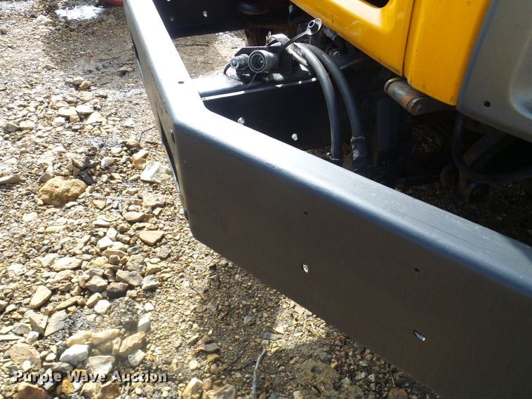 image for item DL0769 2004 GMC C7500  truck cab and chassis