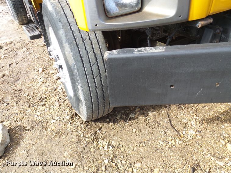 image for item DL0769 2004 GMC C7500  truck cab and chassis