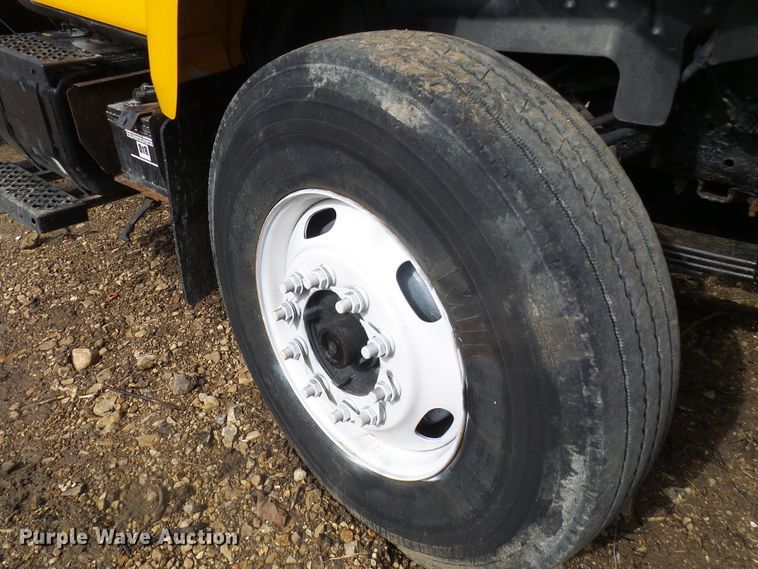 image for item DL0769 2004 GMC C7500  truck cab and chassis