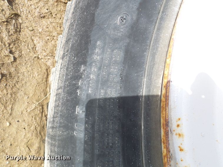 image for item DL0769 2004 GMC C7500  truck cab and chassis