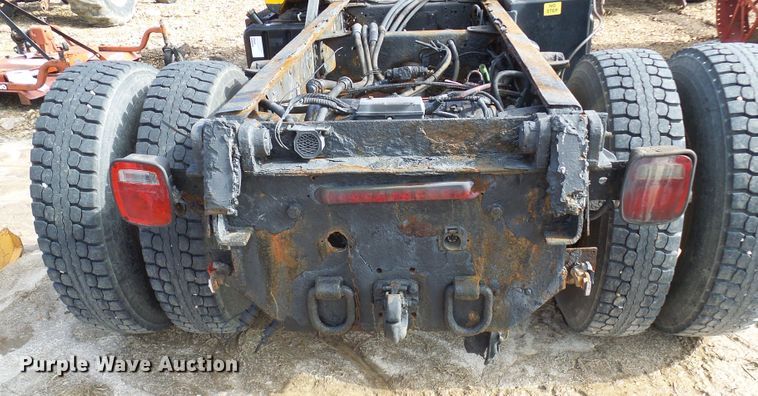 image for item DL0769 2004 GMC C7500  truck cab and chassis