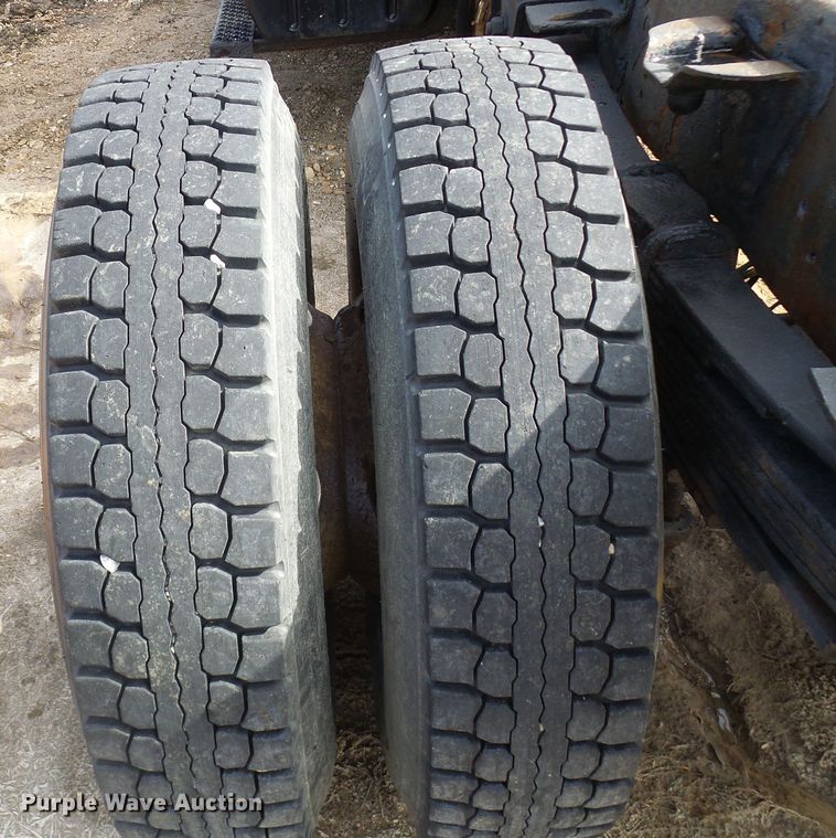 image for item DL0769 2004 GMC C7500  truck cab and chassis