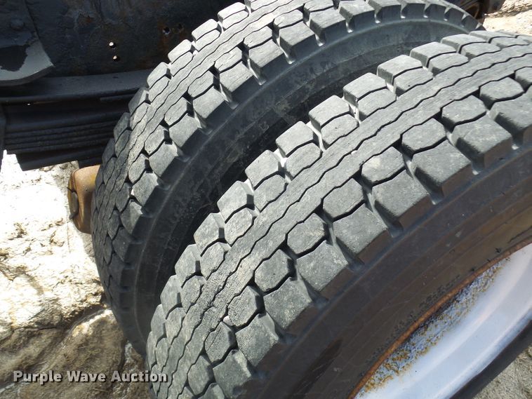 image for item DL0769 2004 GMC C7500  truck cab and chassis